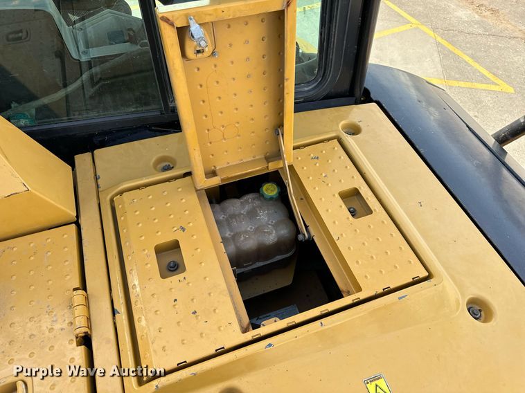 image for item DL4402 2014 Caterpillar 627K conventional scraper 