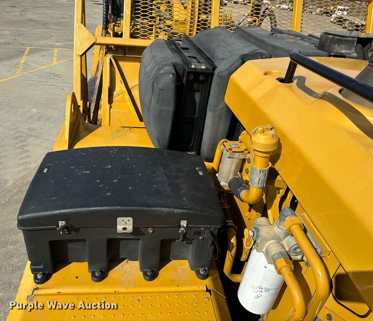 image for item DL4402 2014 Caterpillar 627K conventional scraper 