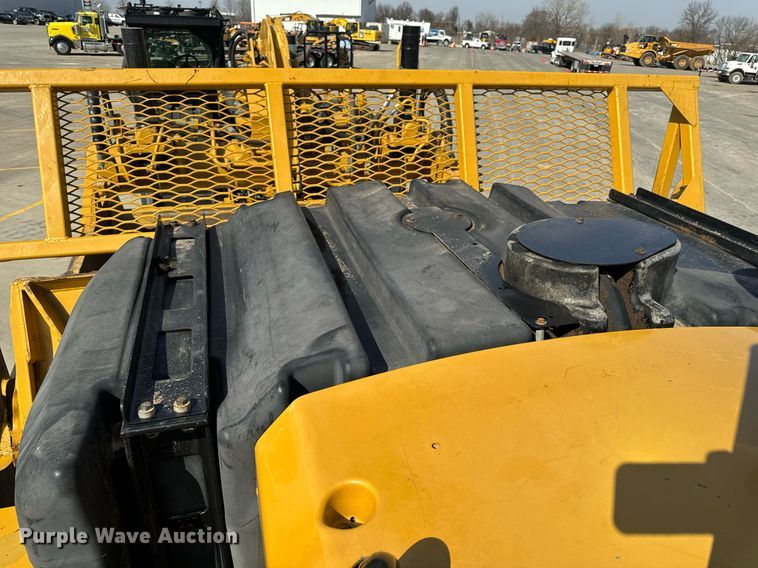 image for item DL4402 2014 Caterpillar 627K conventional scraper 