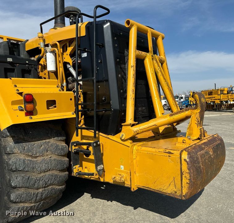 image for item DL4402 2014 Caterpillar 627K conventional scraper 