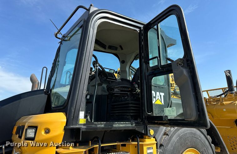 image for item DL4402 2014 Caterpillar 627K conventional scraper 