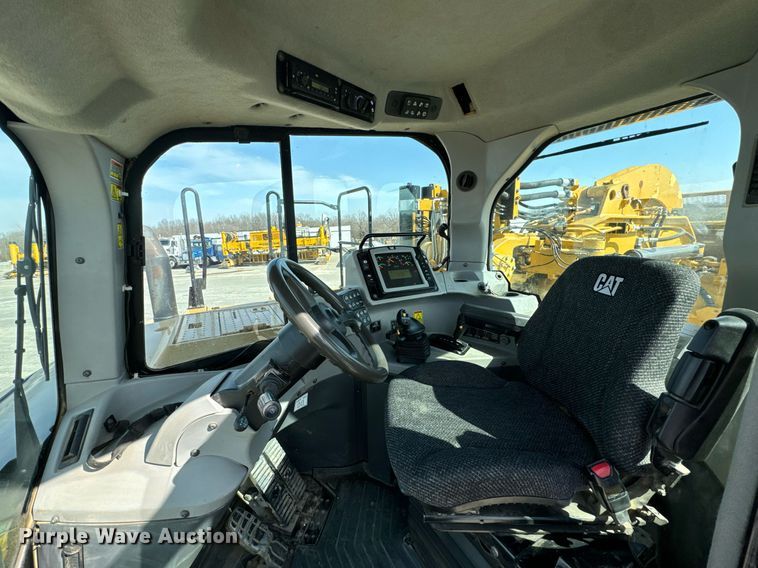 image for item DL4402 2014 Caterpillar 627K conventional scraper 