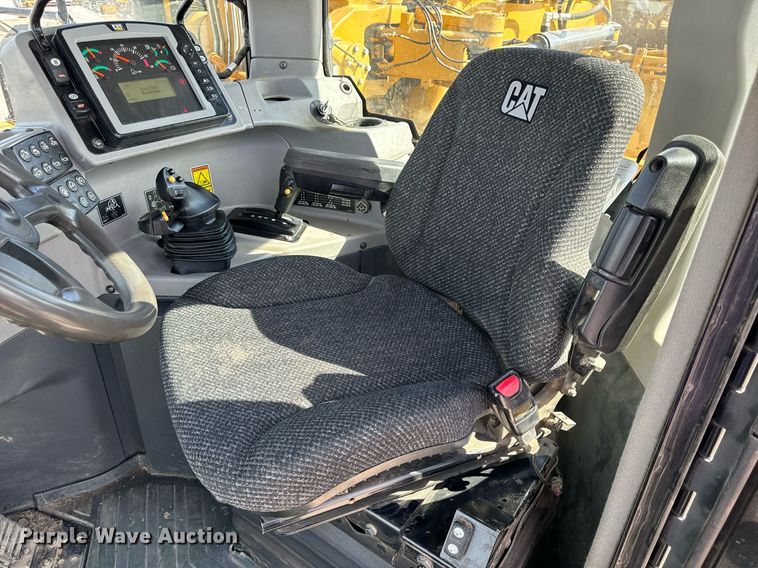 image for item DL4402 2014 Caterpillar 627K conventional scraper 