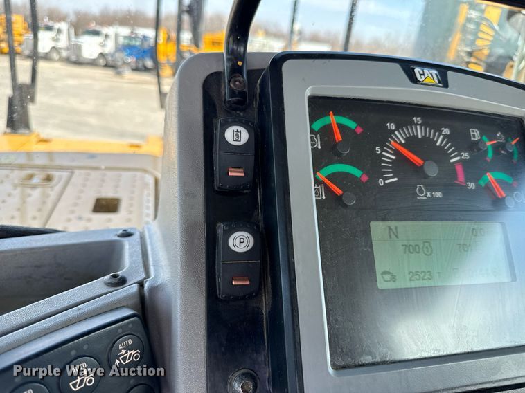 image for item DL4402 2014 Caterpillar 627K conventional scraper 