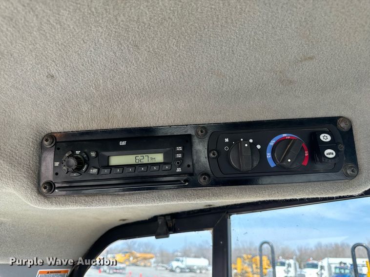 image for item DL4402 2014 Caterpillar 627K conventional scraper 