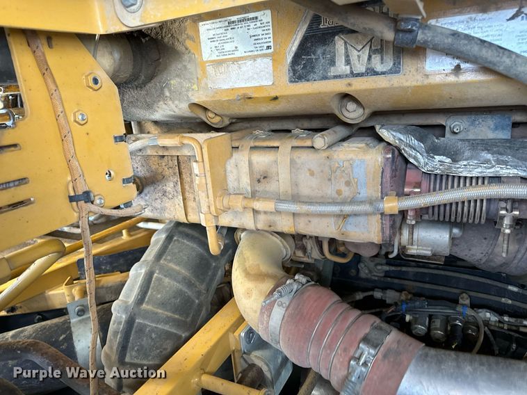 image for item DL4402 2014 Caterpillar 627K conventional scraper 