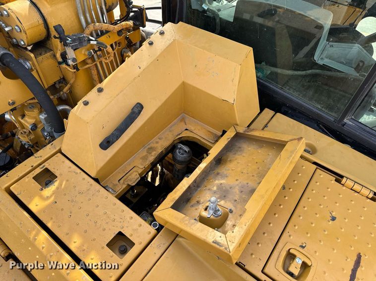 image for item DL4402 2014 Caterpillar 627K conventional scraper 