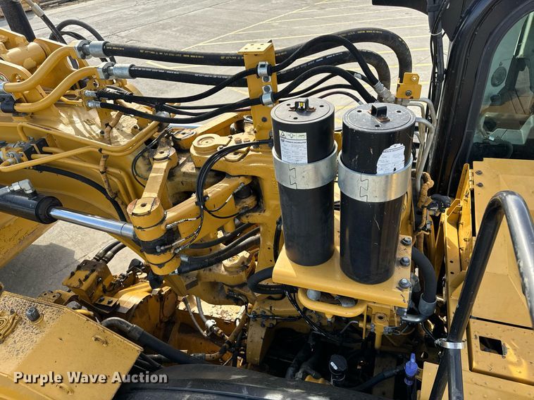 image for item DL4402 2014 Caterpillar 627K conventional scraper 