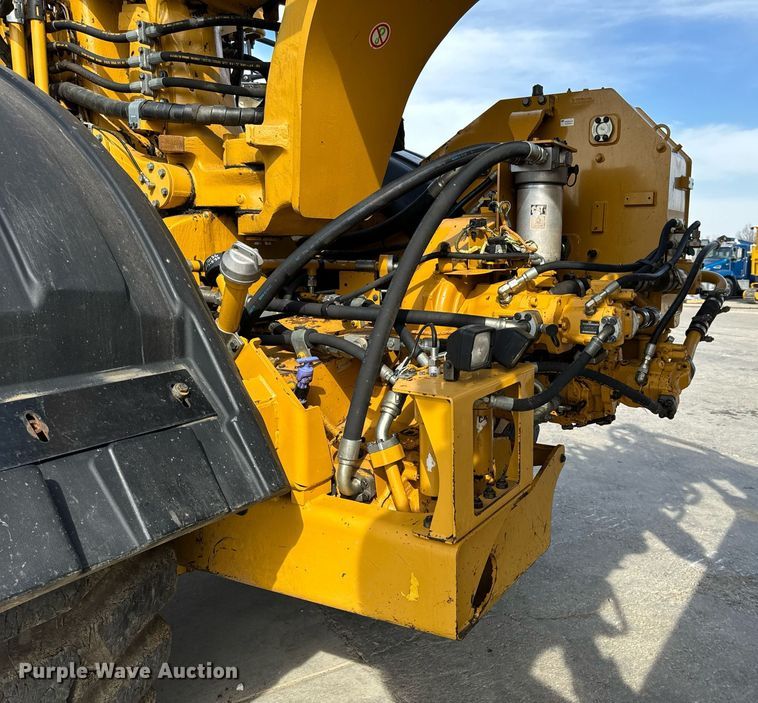 image for item DL4402 2014 Caterpillar 627K conventional scraper 