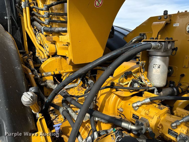 image for item DL4402 2014 Caterpillar 627K conventional scraper 