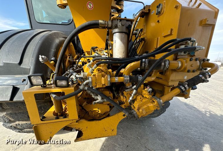 image for item DL4402 2014 Caterpillar 627K conventional scraper 