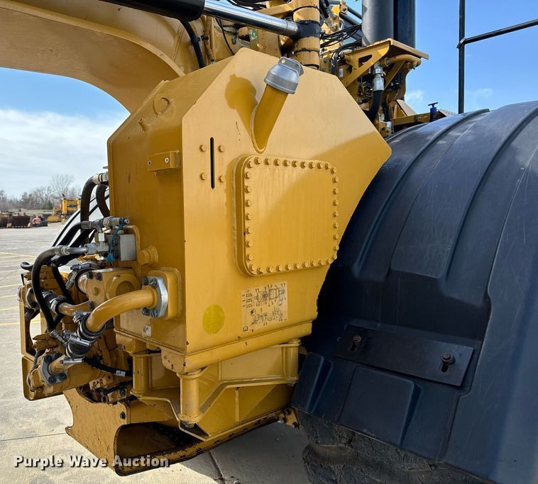 image for item DL4402 2014 Caterpillar 627K conventional scraper 