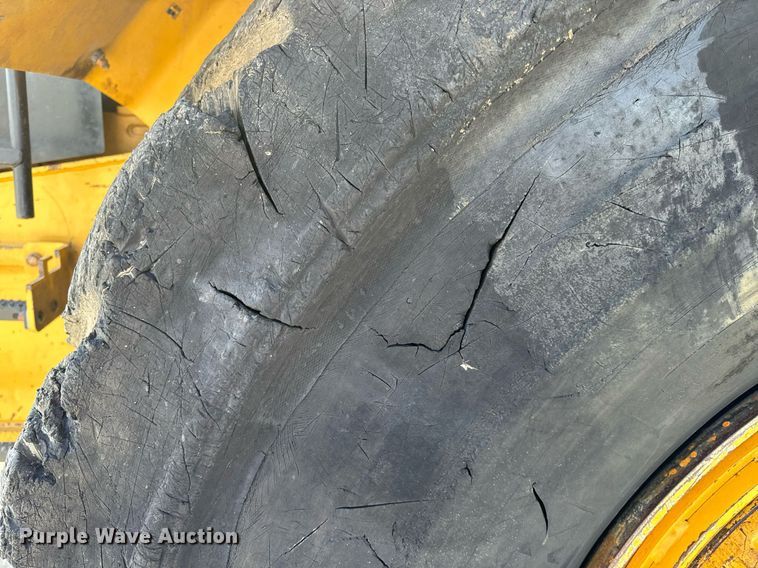 image for item DL4402 2014 Caterpillar 627K conventional scraper 