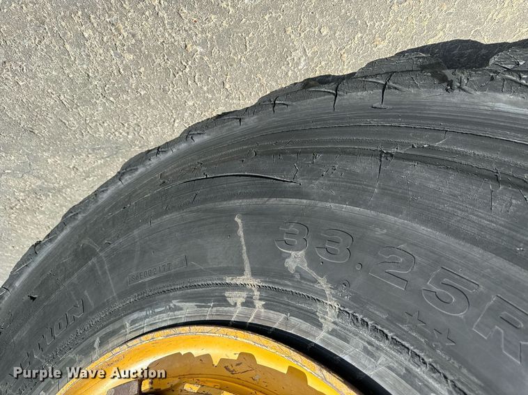 image for item DL4402 2014 Caterpillar 627K conventional scraper 