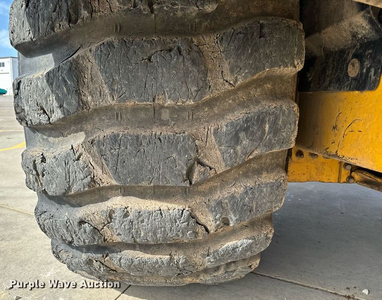 image for item DL4402 2014 Caterpillar 627K conventional scraper 