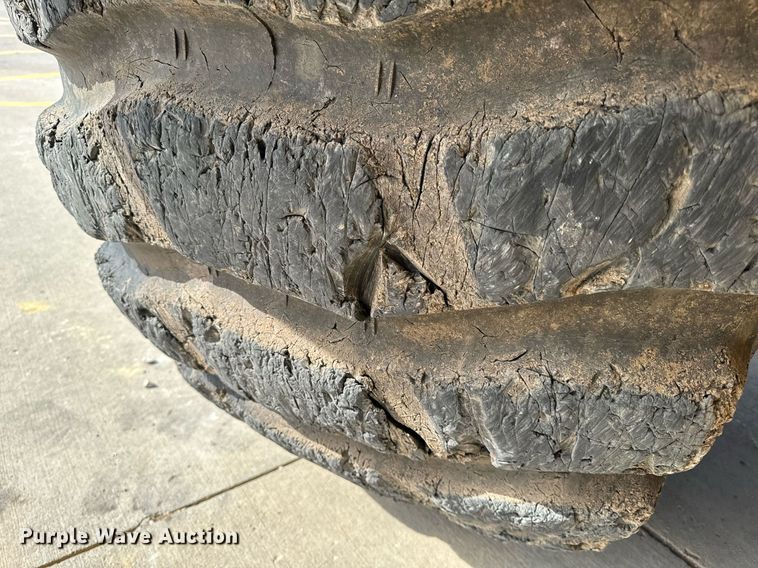 image for item DL4402 2014 Caterpillar 627K conventional scraper 