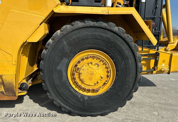 image for item DL4402 2014 Caterpillar 627K conventional scraper 