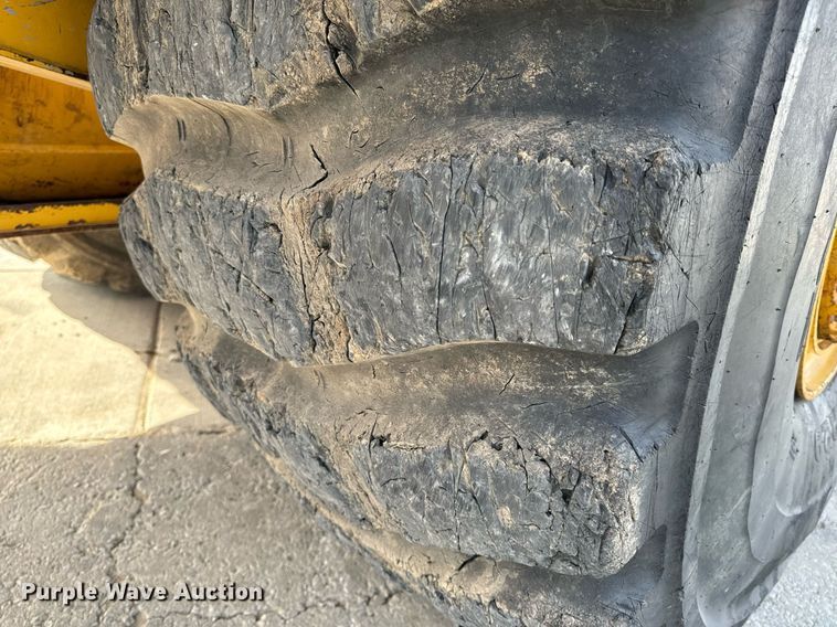 image for item DL4402 2014 Caterpillar 627K conventional scraper 