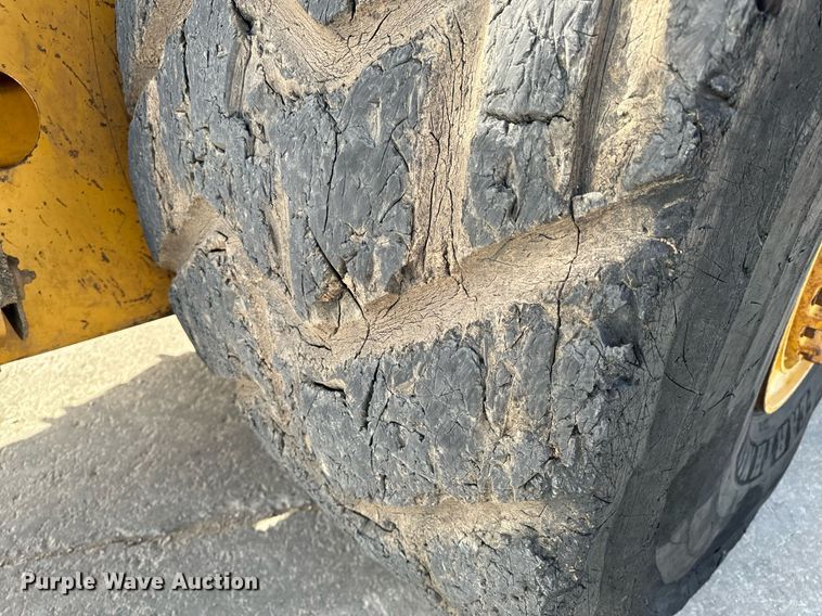 image for item DL4402 2014 Caterpillar 627K conventional scraper 