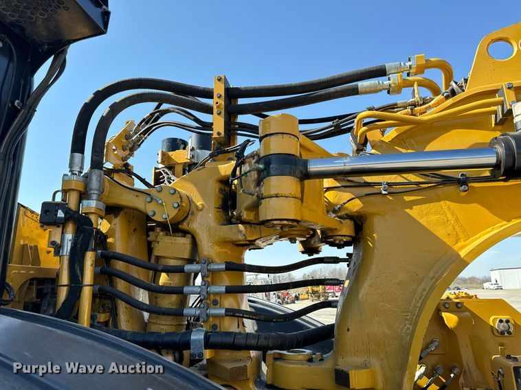 image for item DL4403 2014 Caterpillar 627K conventional scraper 