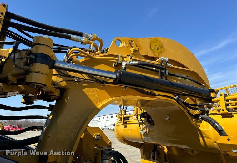 image for item DL4403 2014 Caterpillar 627K conventional scraper 