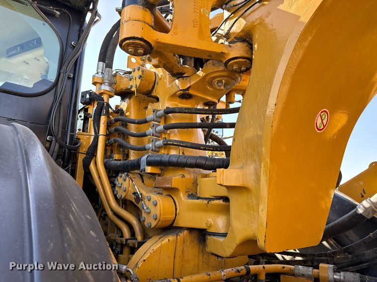 image for item DL4403 2014 Caterpillar 627K conventional scraper 