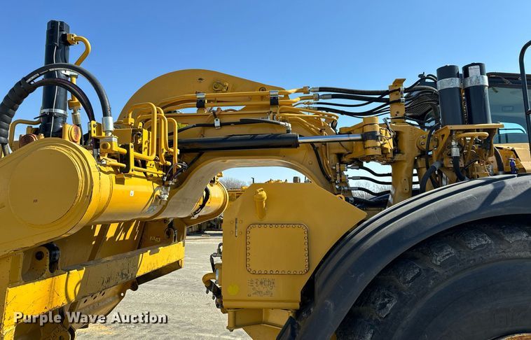 image for item DL4403 2014 Caterpillar 627K conventional scraper 