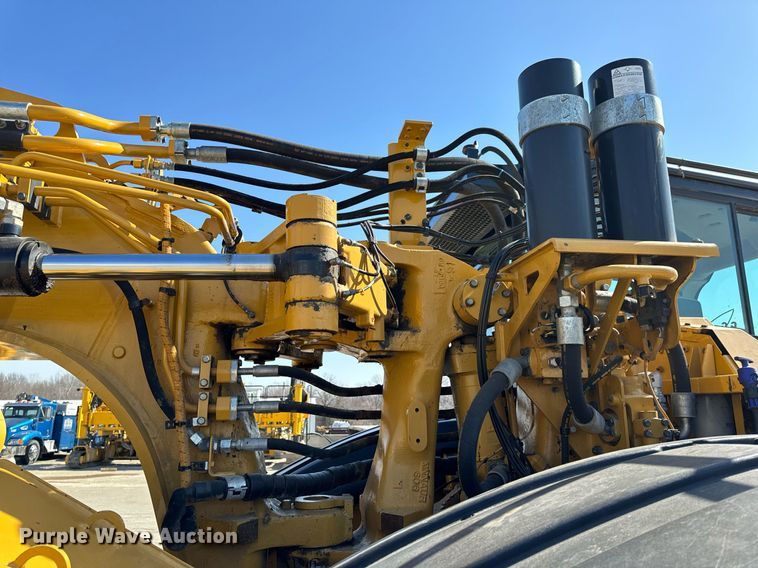 image for item DL4403 2014 Caterpillar 627K conventional scraper 