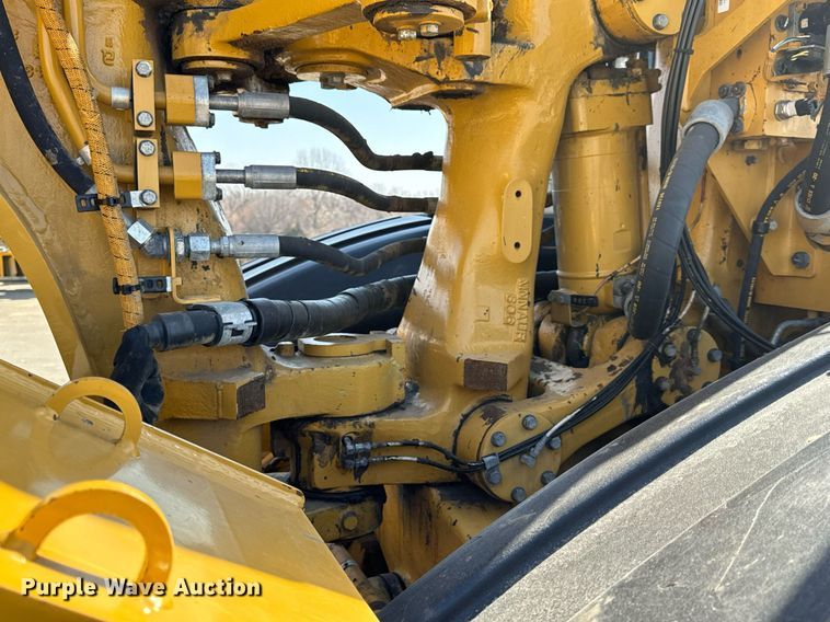 image for item DL4403 2014 Caterpillar 627K conventional scraper 