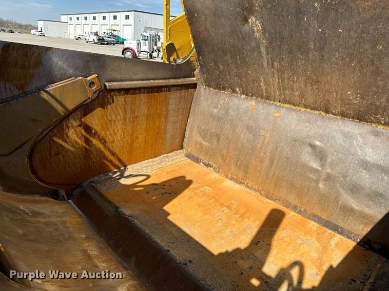 image for item DL4403 2014 Caterpillar 627K conventional scraper 