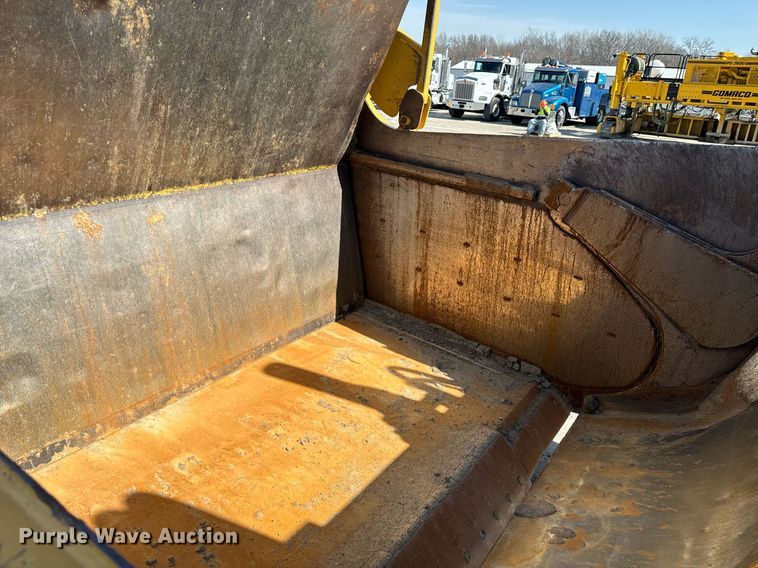 image for item DL4403 2014 Caterpillar 627K conventional scraper 