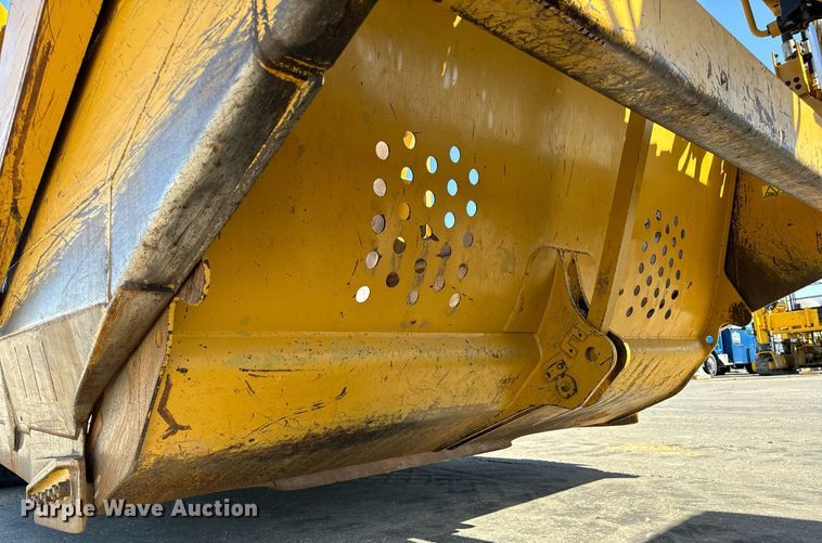 image for item DL4403 2014 Caterpillar 627K conventional scraper 