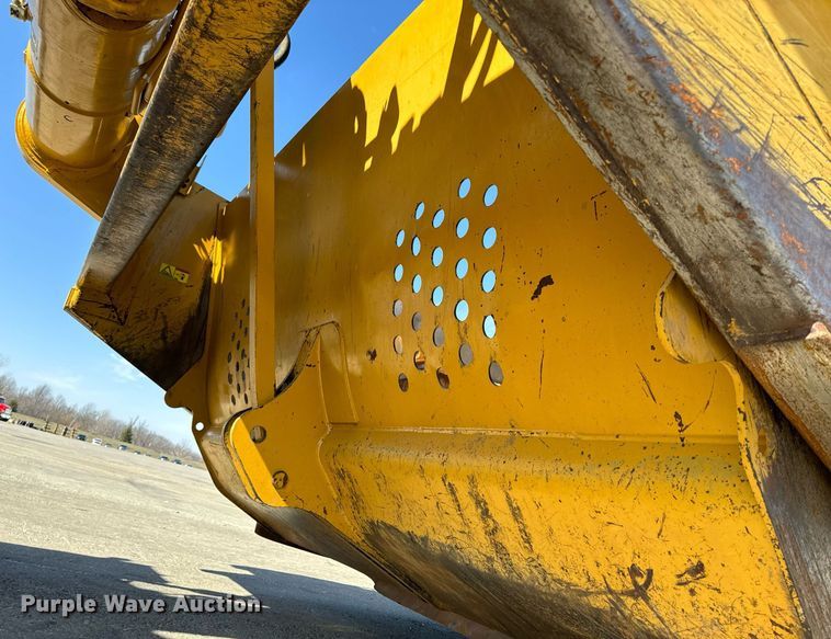 image for item DL4403 2014 Caterpillar 627K conventional scraper 