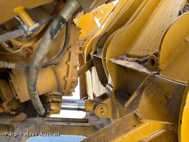 image for item DL4403 2014 Caterpillar 627K conventional scraper 