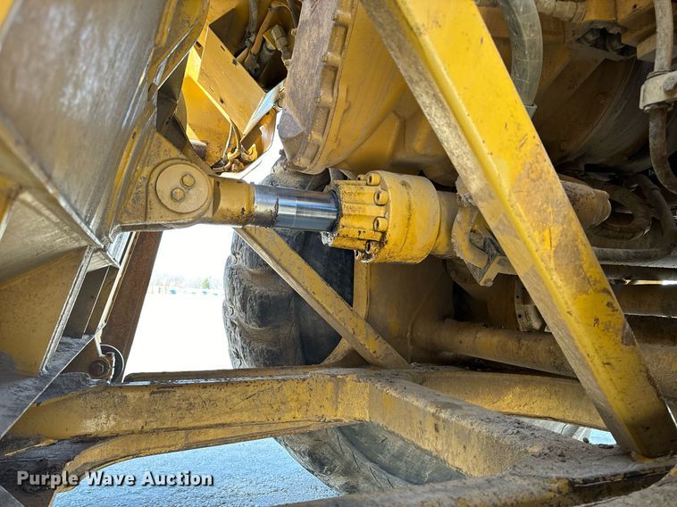 image for item DL4403 2014 Caterpillar 627K conventional scraper 