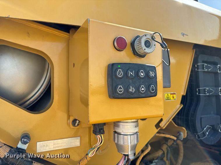 image for item DL4403 2014 Caterpillar 627K conventional scraper 