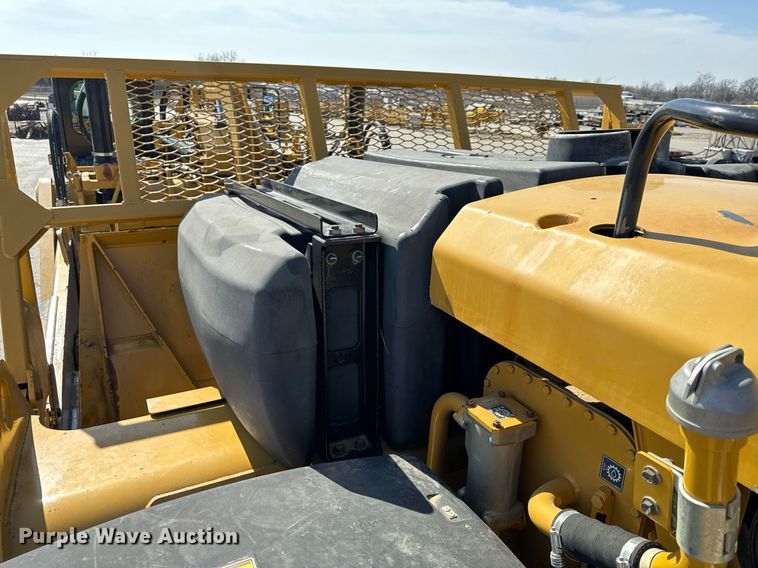 image for item DL4403 2014 Caterpillar 627K conventional scraper 