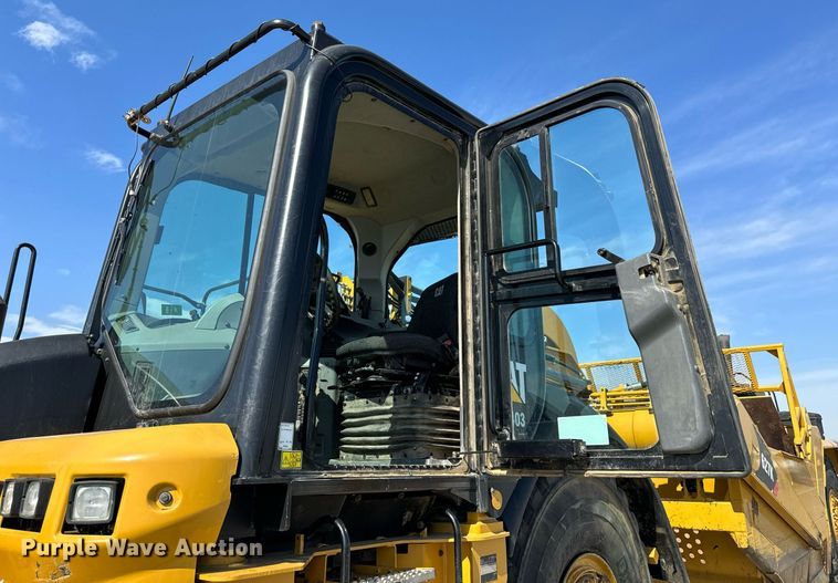 image for item DL4403 2014 Caterpillar 627K conventional scraper 