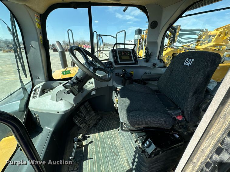 image for item DL4403 2014 Caterpillar 627K conventional scraper 