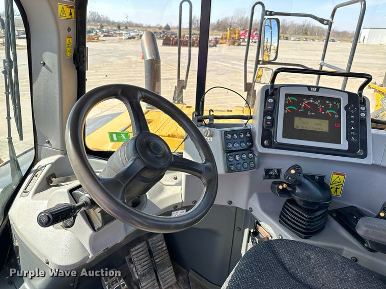 image for item DL4403 2014 Caterpillar 627K conventional scraper 