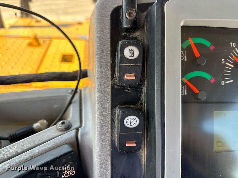 image for item DL4403 2014 Caterpillar 627K conventional scraper 