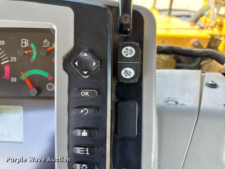 image for item DL4403 2014 Caterpillar 627K conventional scraper 