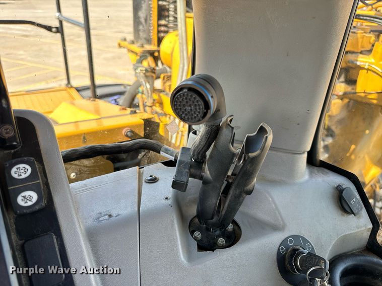 image for item DL4403 2014 Caterpillar 627K conventional scraper 