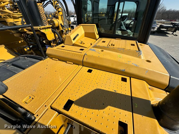 image for item DL4403 2014 Caterpillar 627K conventional scraper 