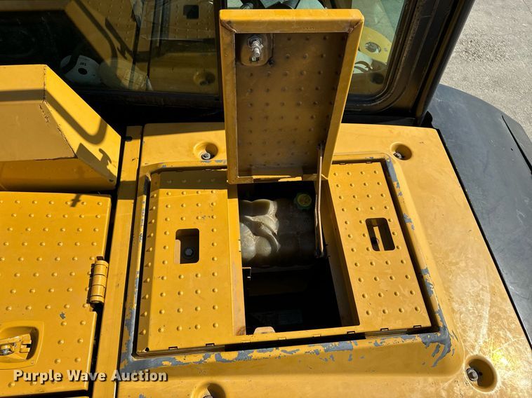 image for item DL4403 2014 Caterpillar 627K conventional scraper 