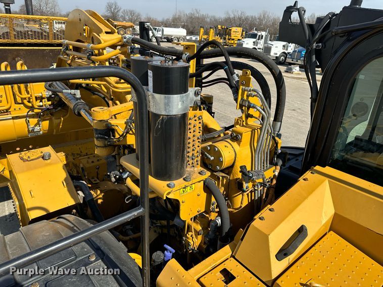 image for item DL4403 2014 Caterpillar 627K conventional scraper 
