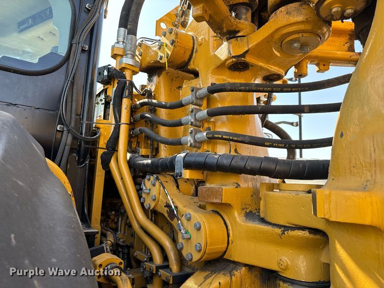 image for item DL4403 2014 Caterpillar 627K conventional scraper 