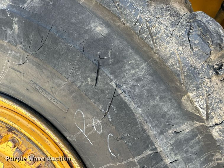 image for item DL4403 2014 Caterpillar 627K conventional scraper 