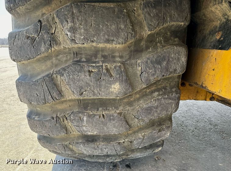 image for item DL4403 2014 Caterpillar 627K conventional scraper 