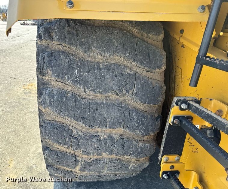 image for item DL4403 2014 Caterpillar 627K conventional scraper 